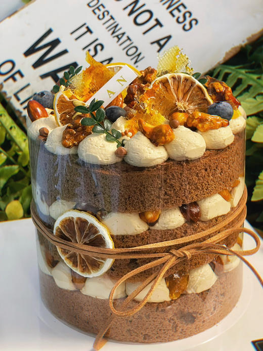 太妃焦糖坚果咖啡蛋糕，名字里就已经香气扑鼻了，有咖啡奶油丝滑的苦，炒制坚果的香，焦糖的浓厚，浑然天成，强烈推荐 商品图2