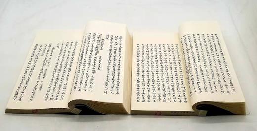 线装影印《脂砚斋重评石头记》（己卯本）（全5册），（清）曹雪芹 著，约大16开大小，上海古籍出版社出版， 定价1380，售价638元。 商品图8