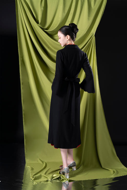 荷言HEYEN 玫瑰夜话  经典黑色羊毛呢外套大衣 手工玫瑰盘扣高级定制 商品图2