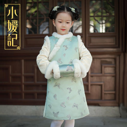 小嫒记 戏蝶暖手包（浅青） 商品图1