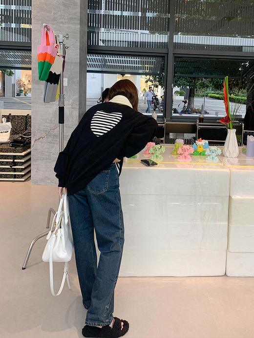 <曾小咸推荐>巨折清仓秒杀，稀有现货24小时发【仅限今日】秋冬宽松韩版设计感小众爱心镂空长袖上衣潮 商品图5