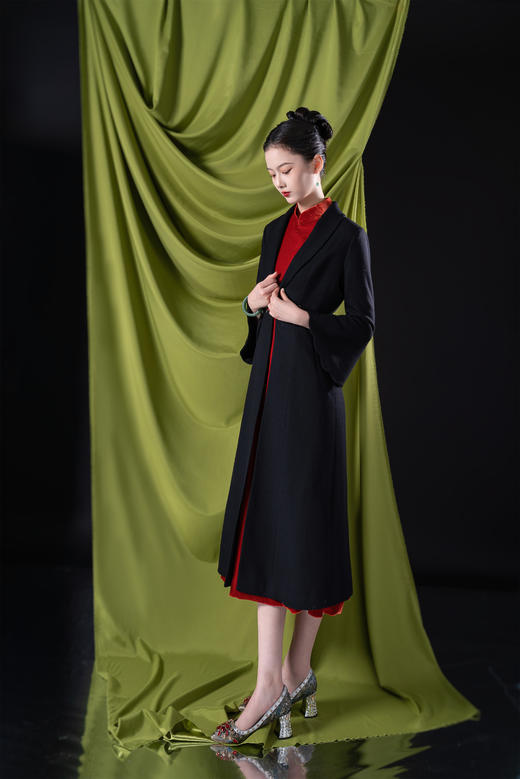 荷言HEYEN 玫瑰夜话  经典黑色羊毛呢外套大衣 手工玫瑰盘扣高级定制 商品图4