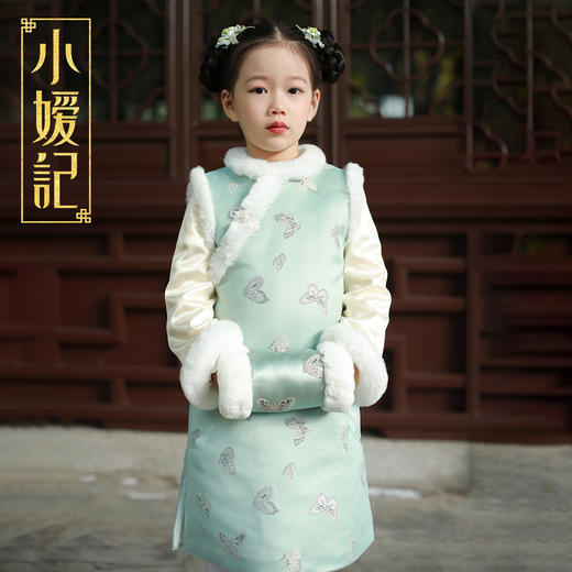 小嫒记 戏蝶暖手包（浅青） 商品图0