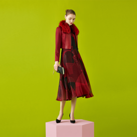 【《浪漫觉醒--离骚》~~胡绳纚纚  干练利落绵羊皮配高级醋酸  6P4159