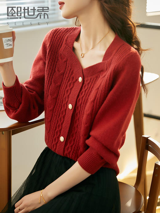 【年终特卖】熙世界复古红绞花毛衣女设计感小众钻石领软糯针织衫秋冬新款 商品图0