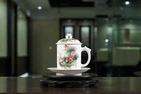 粉彩夏莲老板杯