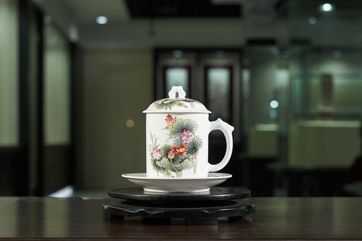 粉彩夏莲老板杯 商品图0