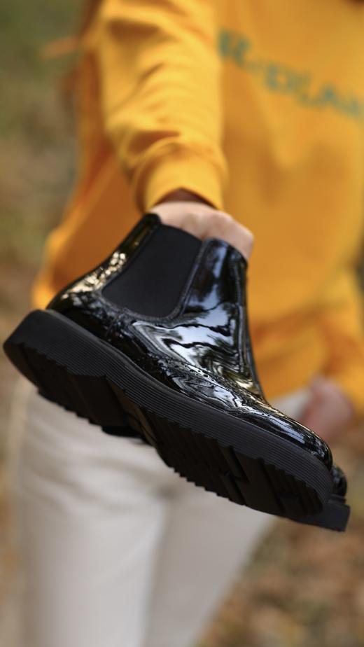 FinalSale季末特价——国货优品系列经典款布洛克雕花切尔西女靴DAY STYLE990黑色漆皮（超轻款） 商品图9