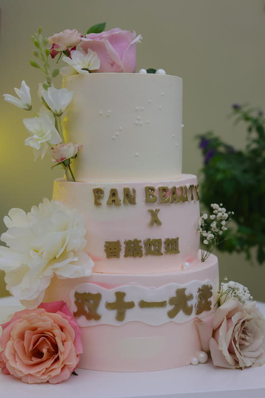 三层唯美花庆典蛋糕 商品图1