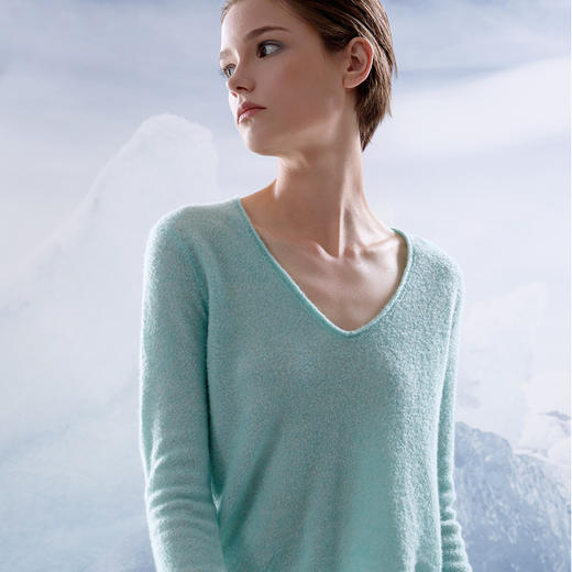 简约百搭v领女衫 商品图3