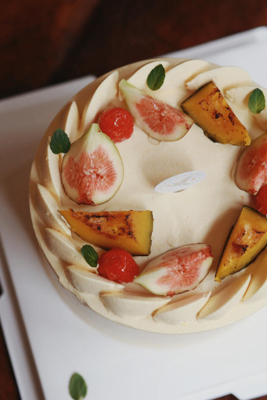 南瓜泥流心椰子奶油蛋糕（目前装饰水果为芭乐和南瓜，介意者慎拍） 商品图0