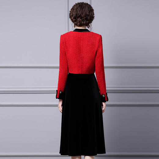 ZLFS-YY100新款时尚洋气毛呢外套金丝绒吊带裙两件套 商品图2