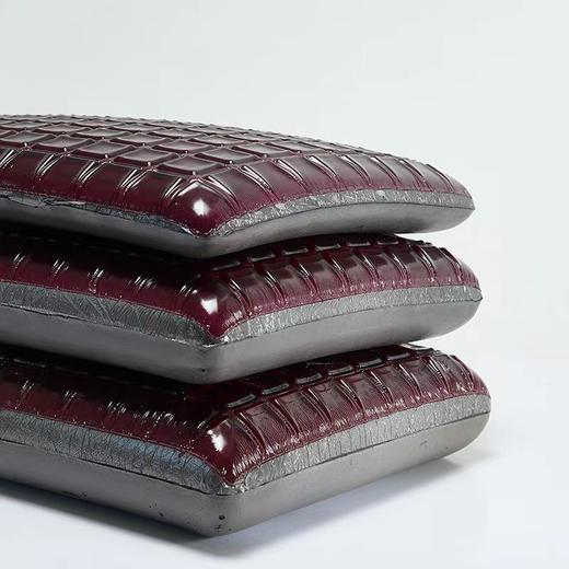 10楼 富安娜 维莎红石榴经典护颈枕60*40*8cm 吊牌价3380元/只 动价1699元/只 商品图2