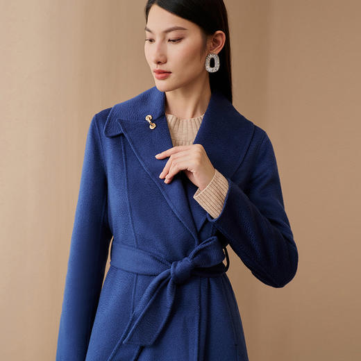 EITIE爱特爱冬季新款气质简约V领显瘦大气系带大衣6814508 商品图2