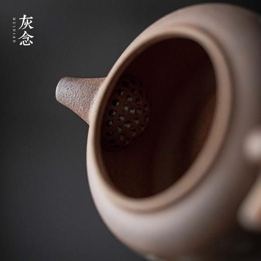 灰念 老岩泥 闲情壶  手写诗文茶壶 文人器复古粗套手工泡茶壶  容量65ml 长9.6cm*宽5.1cm*高5.1cm 商品图7