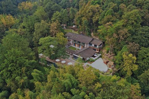 【青城山-180号民宿】18房山野温泉私汤精品民宿，夏季避暑、看萤火虫，冬季赏雪，地暖、投影仪。JXP 商品图0