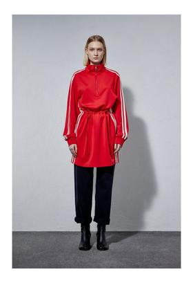 腰部抽绳运动连衣裙