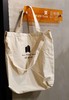 “书店.进行中”帆布袋，尺寸约45×48cm，乳白色，售价68元。 商品缩略图1