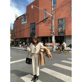 金蘑菇菇 波特兰咖啡馆 / 松弛感ins博主系 宽松百搭休闲白牛仔裤