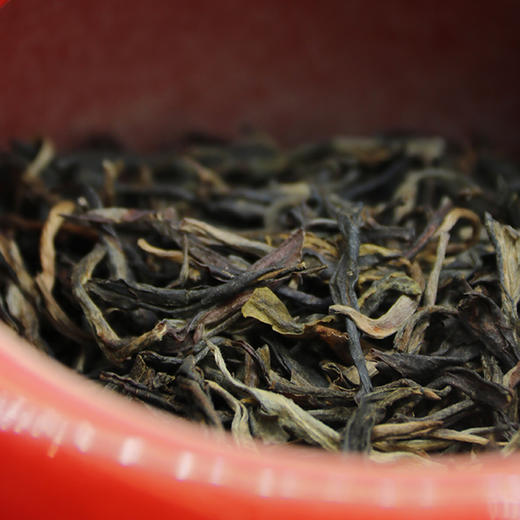 鸣龙十年陈-易武正山 特级普洱生茶（十年陈）一罐200g送礼盒 商品图2