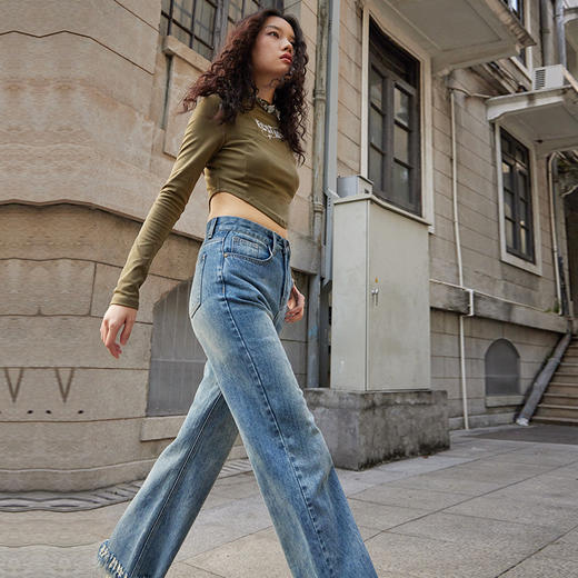 两三事又一匹马 2022冬季新款时尚抽绳装饰流苏裤脚直筒牛仔裤女 商品图4