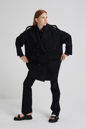 长肩攀儿廓形大衣