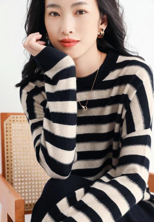 10号截团 【Sonia life条纹毛衣】舒服又百搭！韩系慵懒感拿捏是秋季毛衣颜值和性能之一！ 糯叽叽的毛衣温柔有气质！ 商品图4