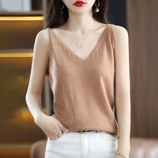 QHJY-JYTZ22007针织开衫两件套宽松纯色V领长袖镂空毛衣外套 商品图3