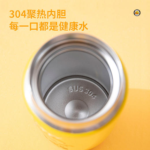 「三款配色！两种容量」黄鸭款304新款儿童卡通不锈钢保温杯 便携手提大容量水杯餐饮用具 商品图1