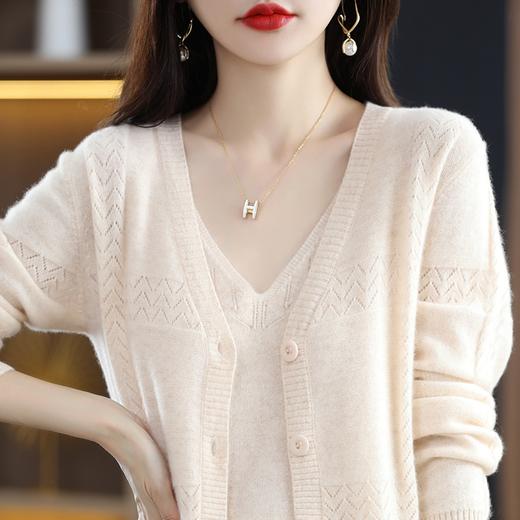 QHJY-JYTZ22007针织开衫两件套宽松纯色V领长袖镂空毛衣外套 商品图6