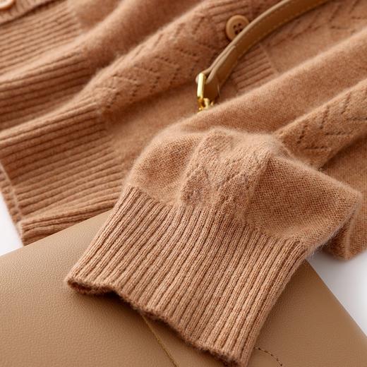 QHJY-JYTZ22007针织开衫两件套宽松纯色V领长袖镂空毛衣外套 商品图2