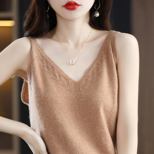 QHJY-JYTZ22007针织开衫两件套宽松纯色V领长袖镂空毛衣外套 商品图5