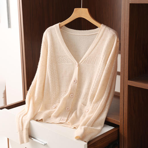 QHJY-JYTZ22007针织开衫两件套宽松纯色V领长袖镂空毛衣外套 商品图1