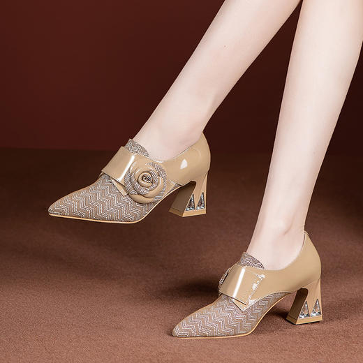 秋冬季新款，深口粗跟气质拼色女鞋尖头高跟鞋花朵单鞋QS-2418 商品图0