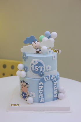 双层淡蓝翻糖小牛