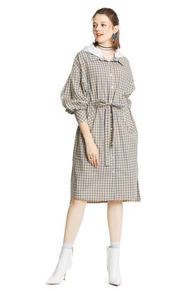 URBAN REVIVO 格纹系带连帽衬衫裙 4200