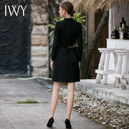 IWY/赫本风黑色连衣裙女秋冬缎面暗花纹长袖西服裙高级Q758 商品图3