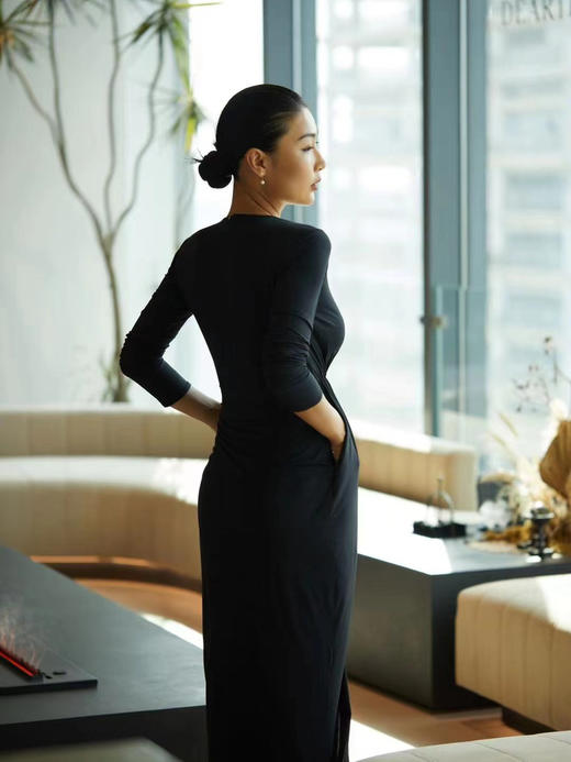 CG｜Hong Kong Dress V领长袖连衣裙［ 黑 / 白 ] 商品图4