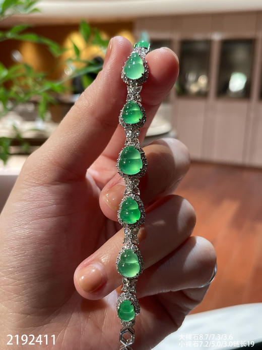 2192411，玻璃葫芦手链。具体价格微信咨询 商品图1