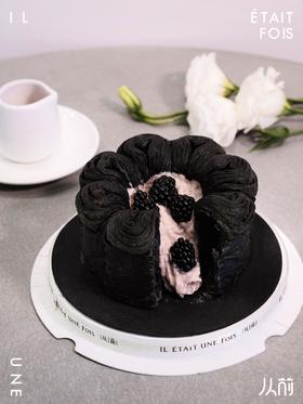 酷黑桑莓花朵可颂