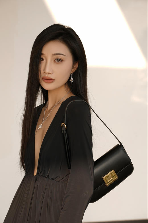 CG｜Hong Kong Dress V领长袖连衣裙［ 黑 / 白 ] 商品图3