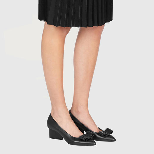 FERRAGAMO 菲拉格慕 女士皮革 VIVA 超大蝴蝶结高跟鞋 黑色 730829 商品图3