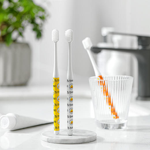 「3只装！柔软毛刷」黄鸭卡通款牙刷 细丝软毛成人家用家庭装口腔护理男女学生可爱牙刷 商品图3