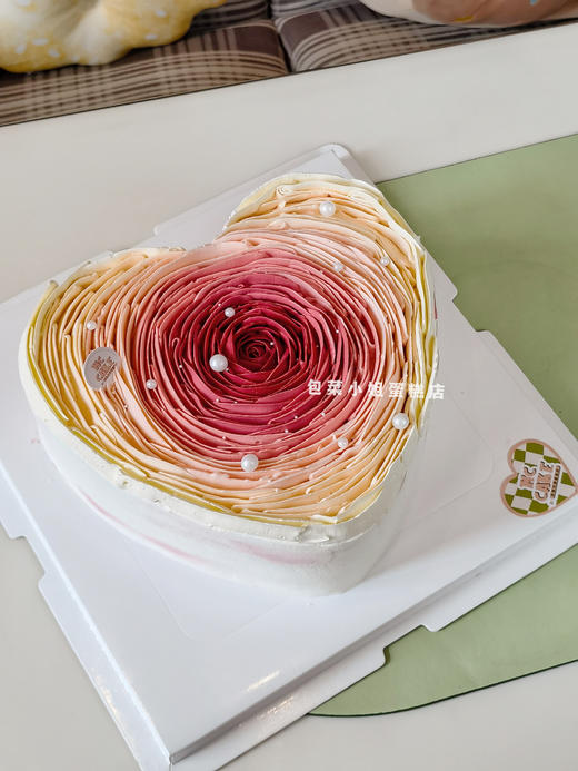 爱心桃裱花蛋糕 商品图0