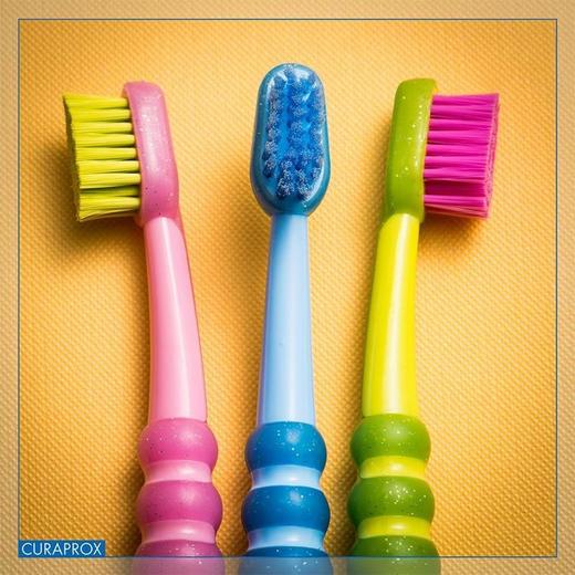 瑞士专业牙科防护CURAPROX科瑞宝士4260儿童牙刷3只装0-4岁（颜色随机） 商品图1