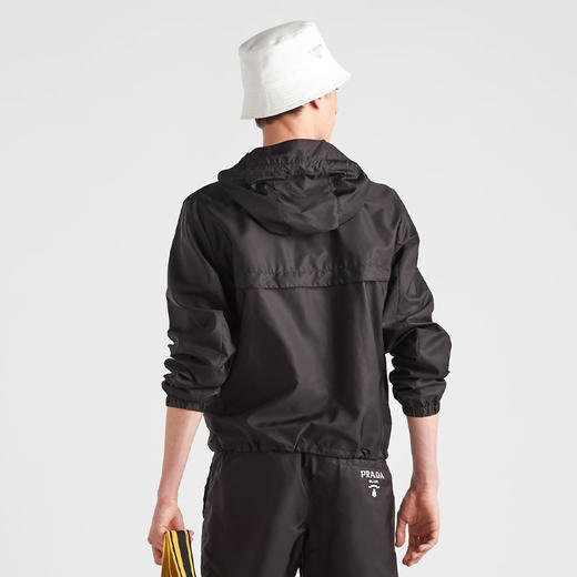 PRADA 普拉达 男士 Re-Nylon 再生尼龙字母徽标印花拉链连帽束口夹克外套 黑色 SGC052 1WQ9 F0002 商品图2