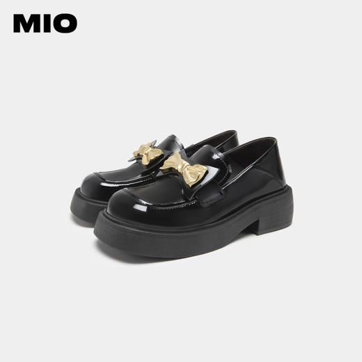 MIO米奥春季圆头粗跟单鞋复古风金属蝴蝶结饰扣一脚蹬乐福鞋女M231427309 商品图2
