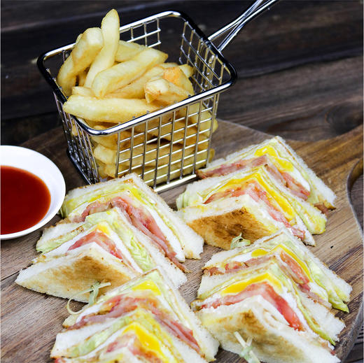 ★涵碧楼总汇三明治配薯条和番茄沙司  The LALU club sandwich with French fries and ketchup 商品图0