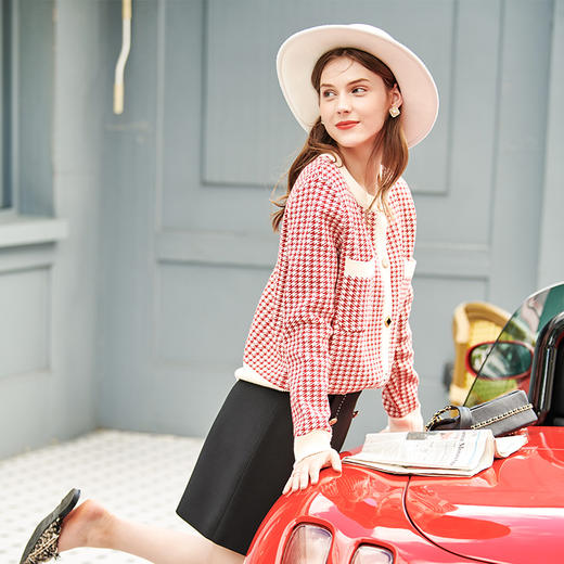 【欧芮儿会员日】【满300-30元】【满600-60元】OLrain欧芮儿法式红色格纹针织开衫女早春2023年新款外穿毛衣外套 商品图2