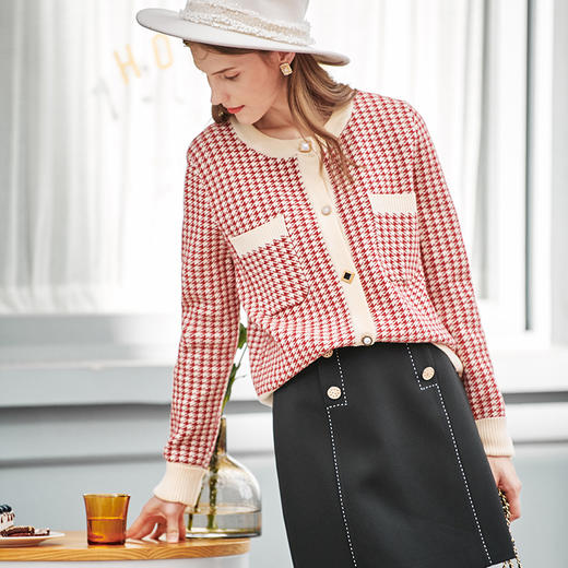 【欧芮儿会员日】【满300-30元】【满600-60元】OLrain欧芮儿法式红色格纹针织开衫女早春2023年新款外穿毛衣外套 商品图1